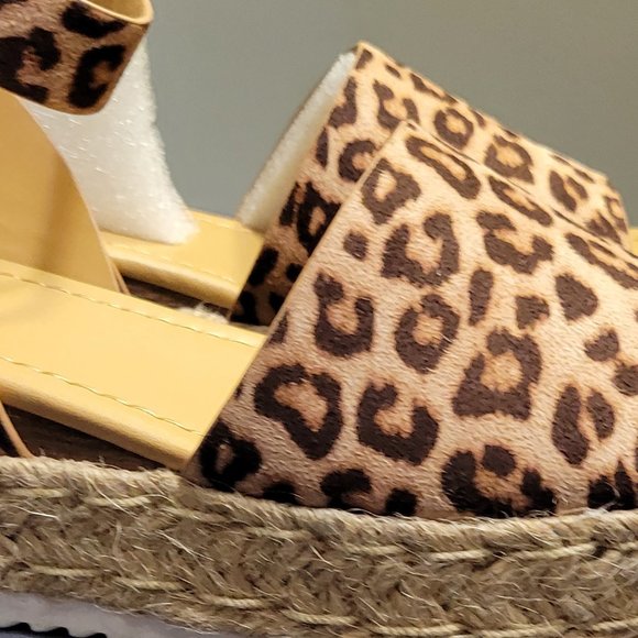 SODA WOMENS CHEETAH PATTERN SANDLES - SIZE 6 NEW WITH BOX - Picture 10 of 12